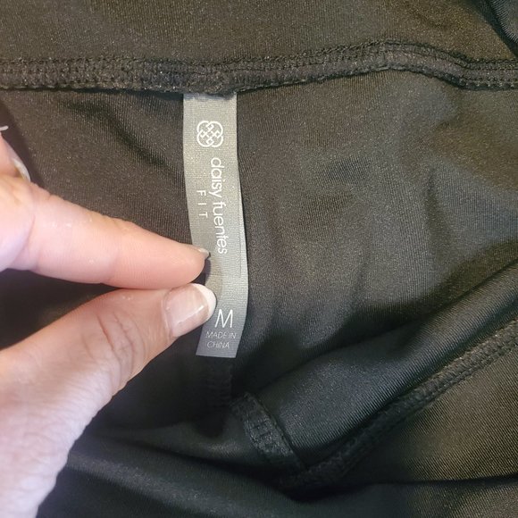Daisy Fuentes workout capris bottoms - Picture 5 of 5